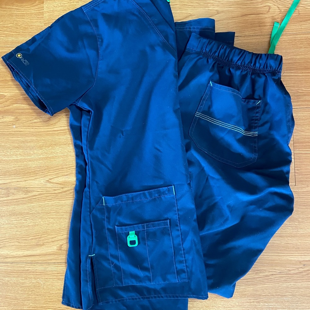Size Small Carhartt Force scrubs